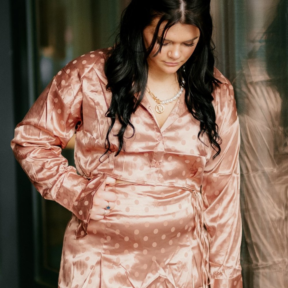 SATIN CROPPED BUTTON UP